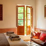 Independent With Heated Pool * Lempaut