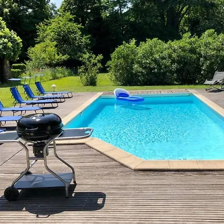 Casa vacanze Independent With Heated Pool Lempaut