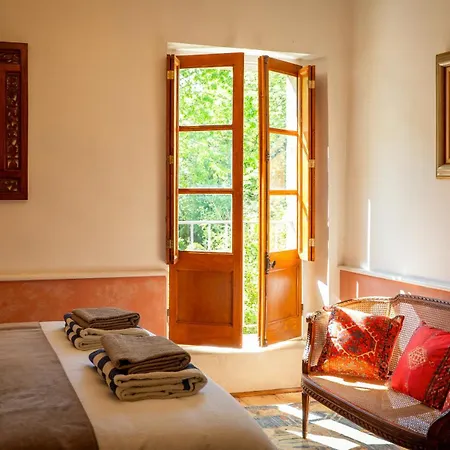 Independent With Heated Pool * Lempaut